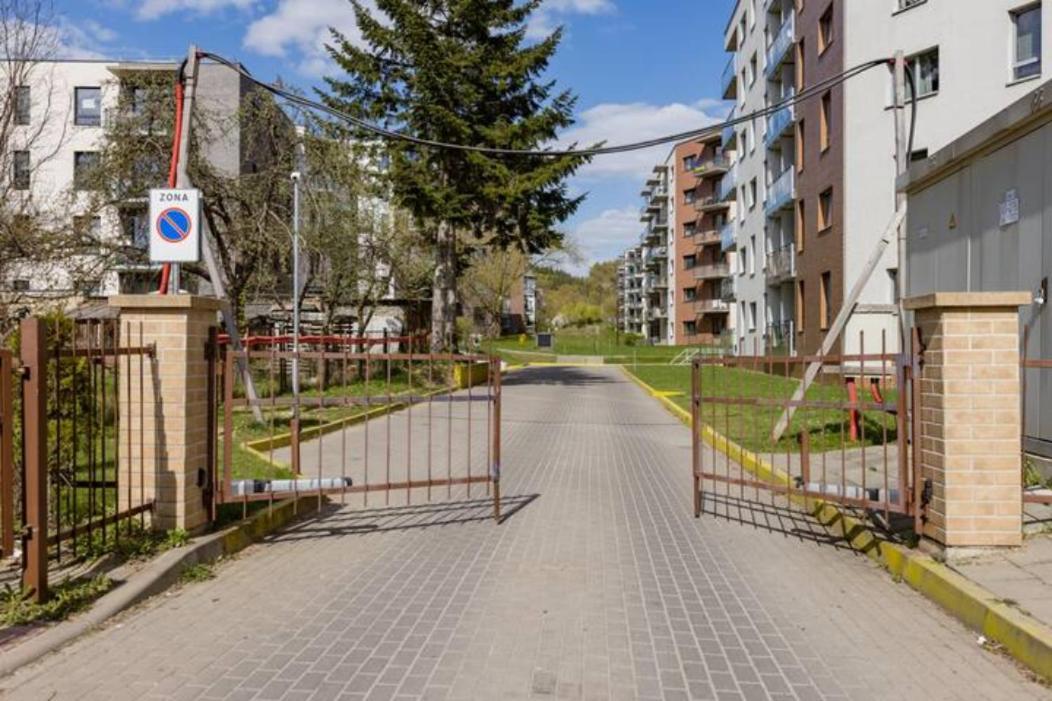 Close To Panorama Center Apartment Self Check-In Garage Free Vilnius Bagian luar foto